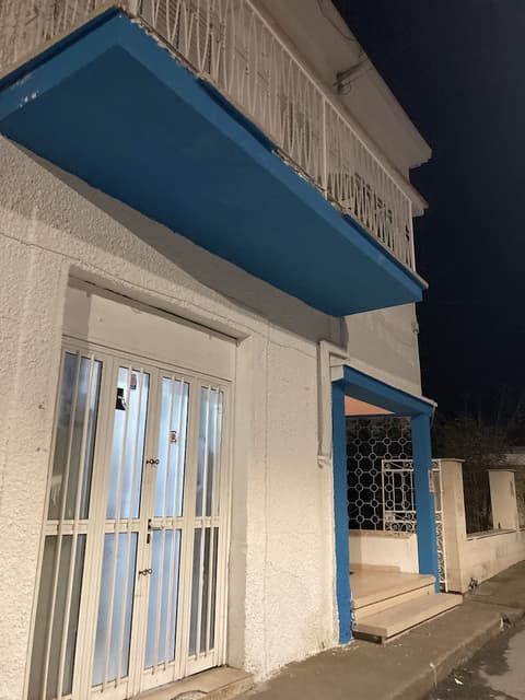 Aladdin's Hostel, Exterior