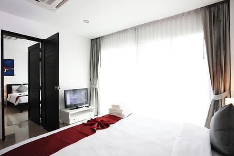 One World One Home Naiharn Hotel, Room