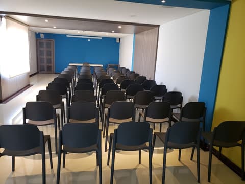 Hotel 56 Avenue Plaza, Lobby lounge