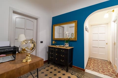 Siculis, Interior entrance