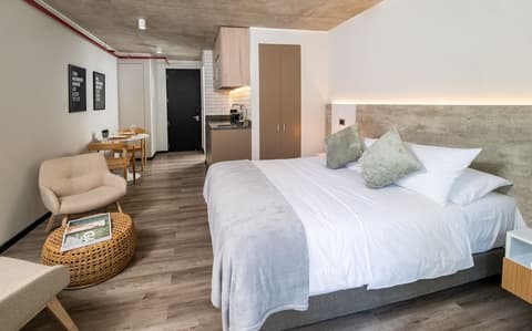 Hub Providencia, Habitación