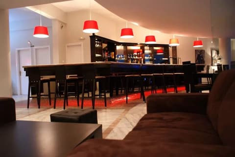 Pelagia Bay, Bar (on property)