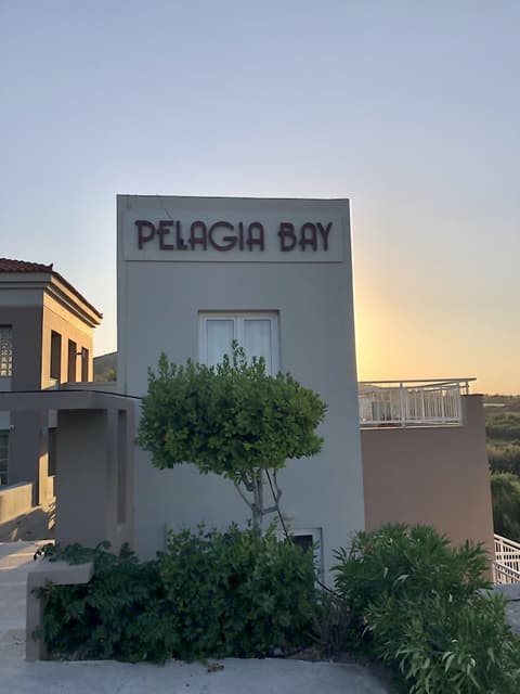 Pelagia Bay, Property entrance