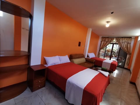 La Casa De Mi Sub, Room