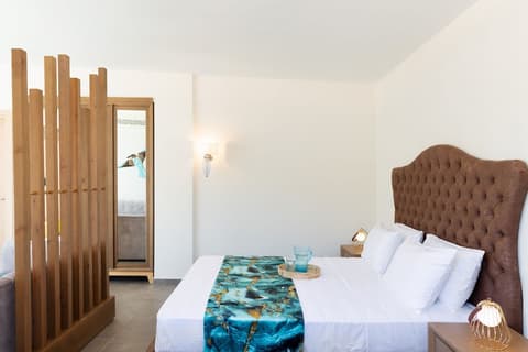 Alexandra Elegance Bridging Generations, Room