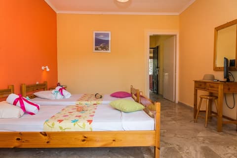 Roussa's Studios and Apartments, Room