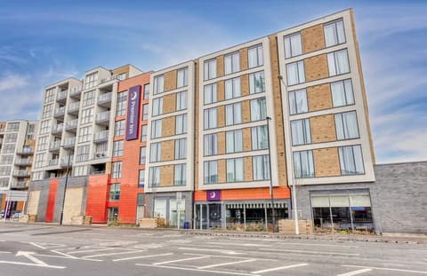 Premier Inn London New Southgate, Exterior