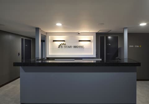 S Stay Hotel, Reception