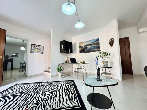 New Naxos Village, Reception