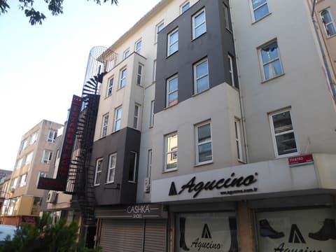 Renzo Hotel, Front of property