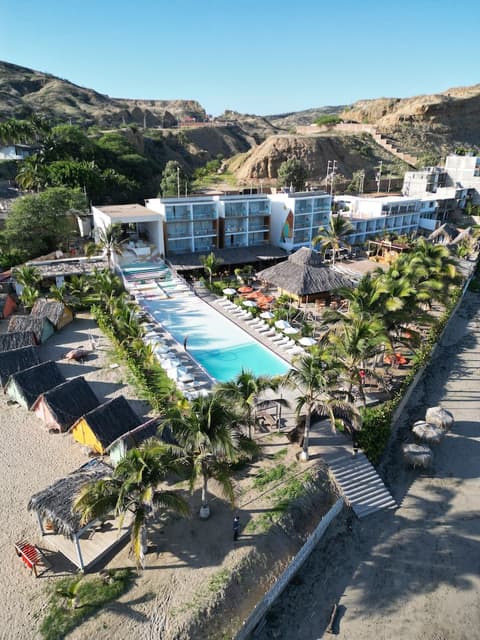 qema Mancora, Front of property