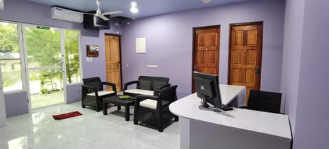 Hudhu Velaa, Reception