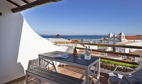 The Salty Lodge, Balcony