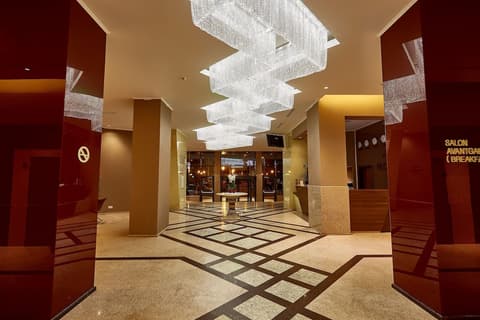 Central Plaza Hotel, Lobby