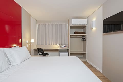 Slim Guarapuava, Room