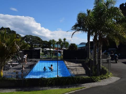 Anglers Lodge, Outdoor pool