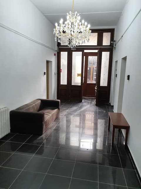 Piata Uniri Cozy Inn, Interior entrance