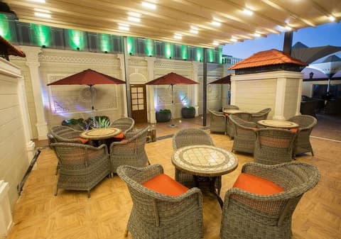 Banan Hotel, Balcony