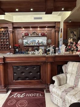 ART HOTEL, Reception