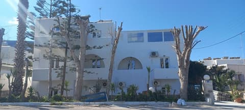 Jimmy's cheap rooms, Front of property