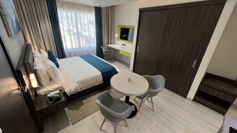 Citadines Al Ghubrah Muscat, Room