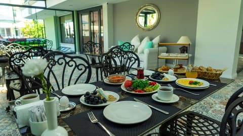 The Mori Club Hotel, Lobby