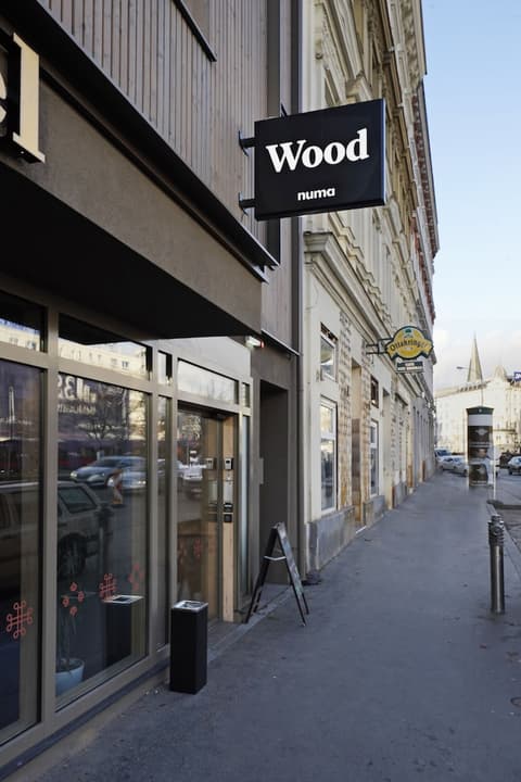 Numa Vienna Wood, Exterior