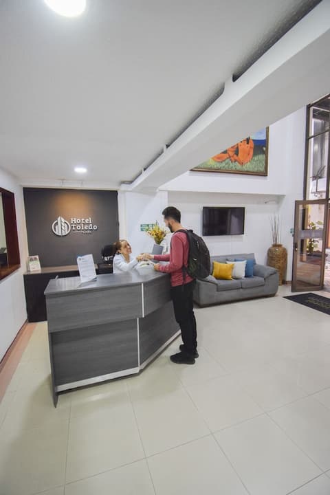 Hotel Toledo Plaza, Reception