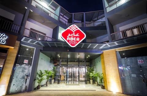 Aber Al Takhasussi, Exterior