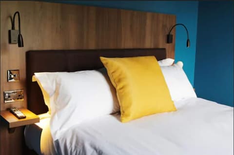 Cherry Bar Rooms, Room