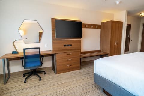 Holiday Inn Express & Suites Las Vegas - E Tropicana by IHG, Room