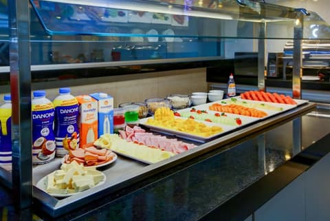 Novares Hotel, Restaurant