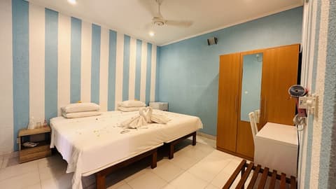 Midsummer Thulusdhoo, Room