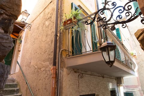 Via Del Santo, Exterior detail