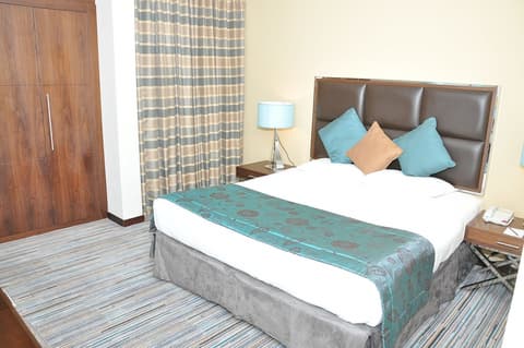 Phoenix Plaza Hotel Apartments, Room