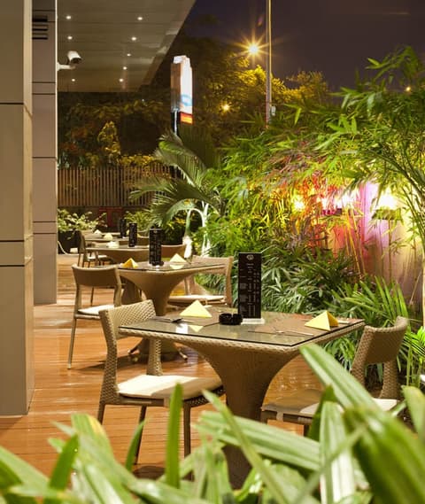 ibis Mumbai Airport Hotel, Family dining