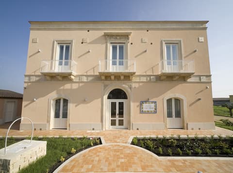 Villa Fanusa, Property entrance