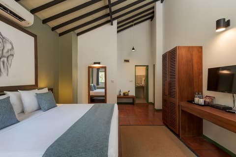 Elephant Reach, Room