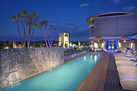 Hilton Windhoek, Rooftop pool