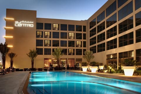 Centro Sharjah by Rotana, Outdoor pool