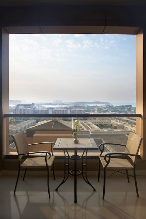 Two Seasons Hotel & Apartments, Balcony