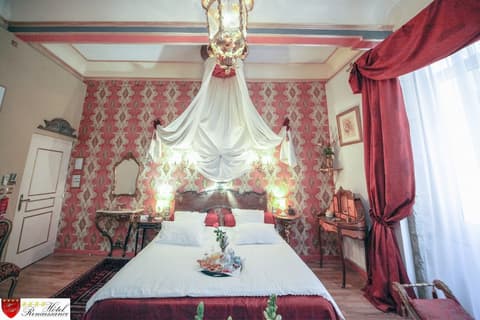 Hôtel Renaissance, Room