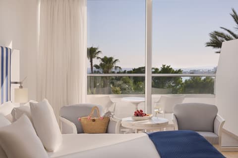 Grecian Sands Hotel, Room