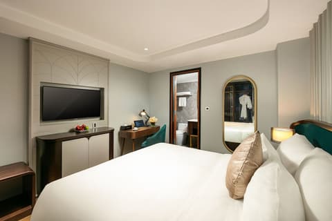 May De Ville Lakeside Hotel, Room