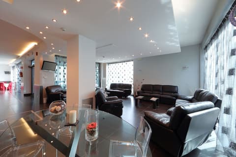 Hotel Relax, Reception