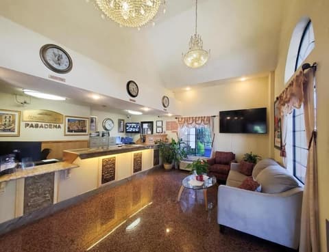 Howard Johnson by Wyndham Pasadena, Lobby