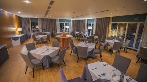 Park Hotel Almaty, Restaurant