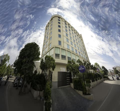 Sarovar Portico Jaipur, Exterior