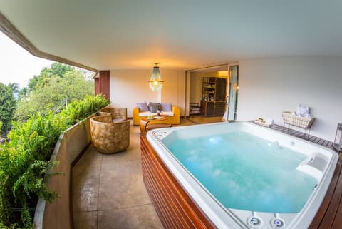 The Charlee Hotel, Jetted tub