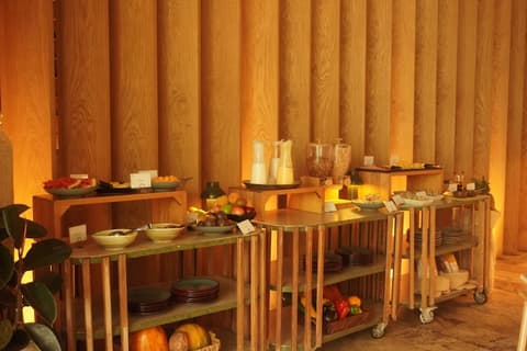 The Charlee Hotel, Breakfast buffet